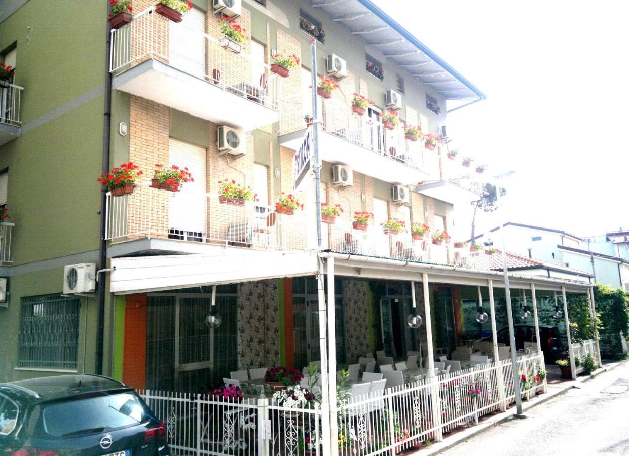 Hotel Simon Rimini Luaran gambar